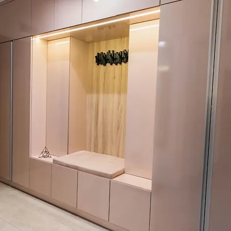 아파트 Kapana Luxury Center With Garage 플로브디프